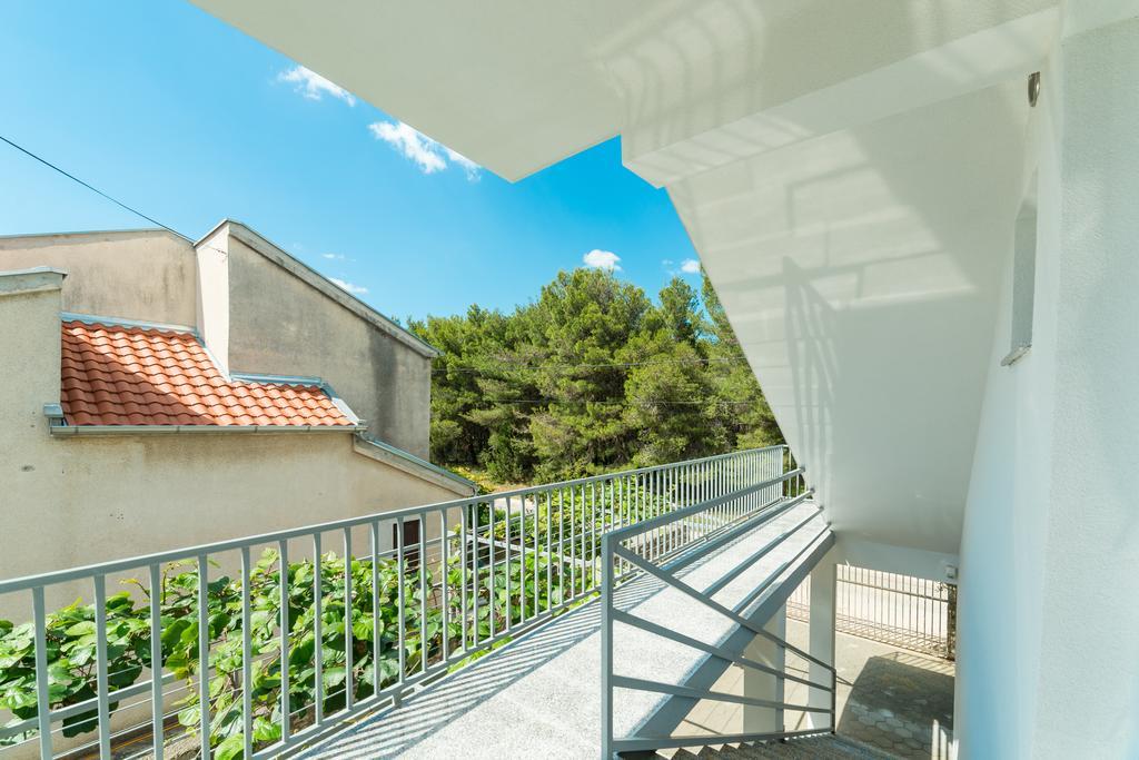 Apartments Brekalo Pakostane Exterior photo